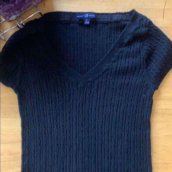 GAP Sweaters - Gap V neck sweater size small
